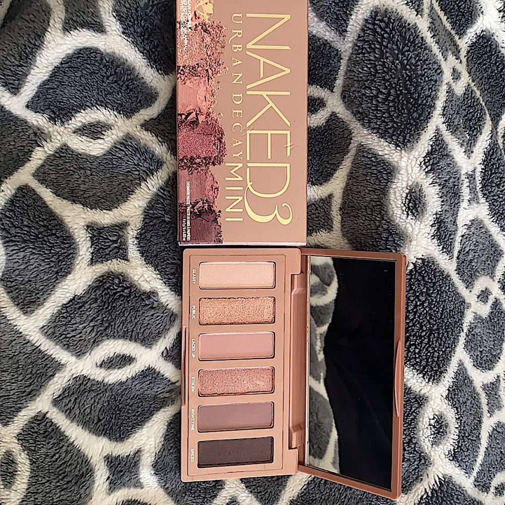 Naked Pallet 3  mini . Never used still in packing. Great neutral tones.